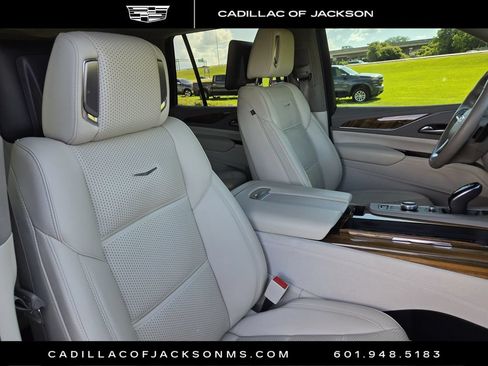 Certified 2022 Cadillac Escalade Premium Luxury Platinum AWD/4WD image 24