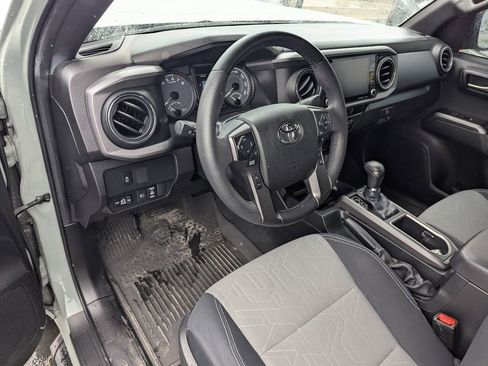 Used 2022 Toyota Tacoma TRD Sport AWD/4WD image 15