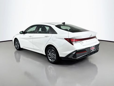 Used 2024 Hyundai Elantra SEL FWD image 7