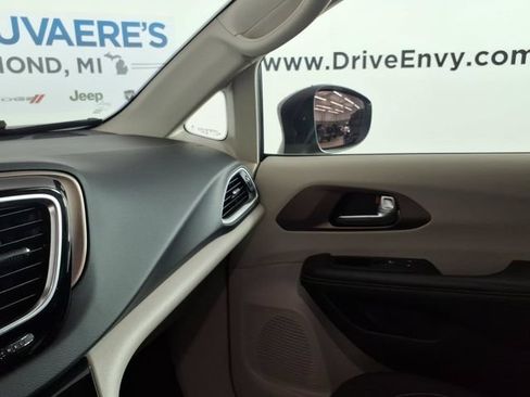 Used 2023 Chrysler Voyager LX FWD image 23