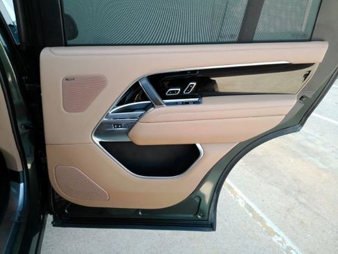 Used 2023 Land Rover Range Rover Long Wheelbase SE image 26