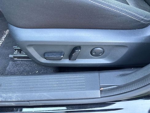 Used 2025 Nissan Rogue SV FWD image 22