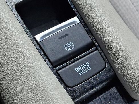 Certified 2023 Honda HR-V LX image 26