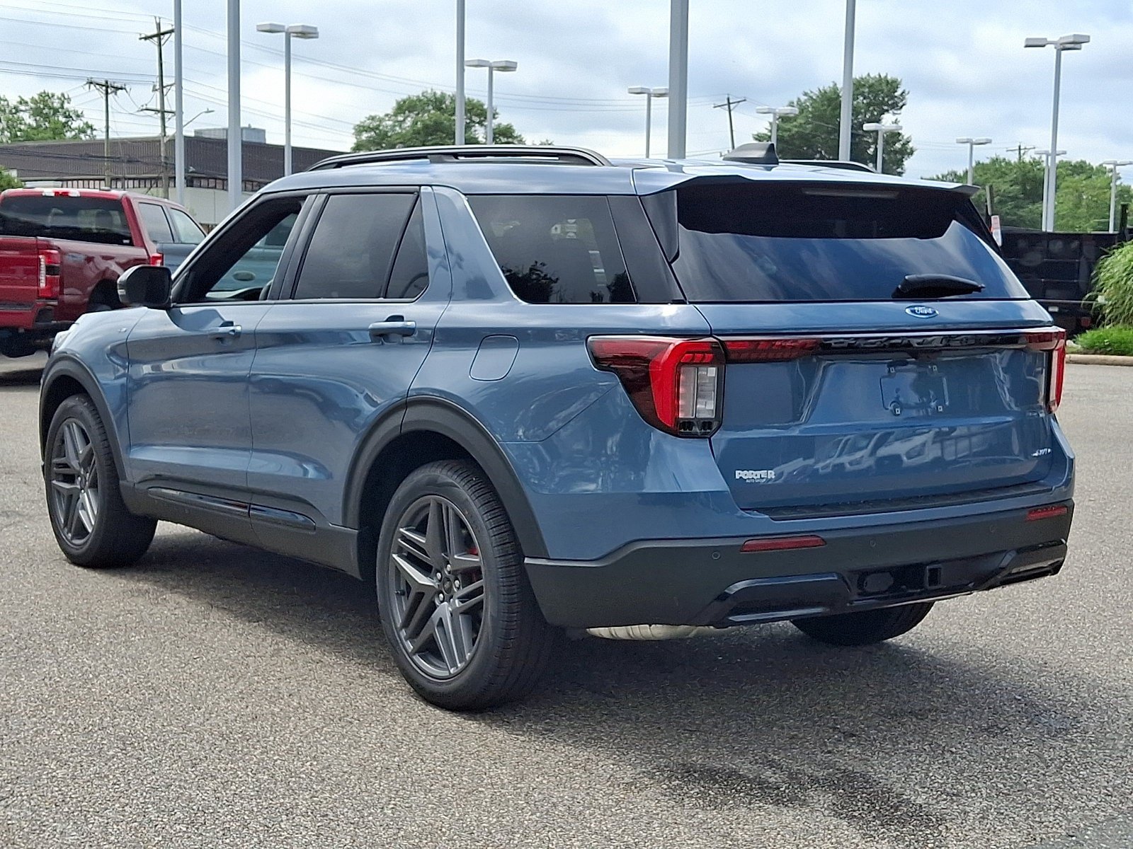 New 2026 Ford Explorer ST-Line w/ ST-Line Street Pack AWD/4WD image 4