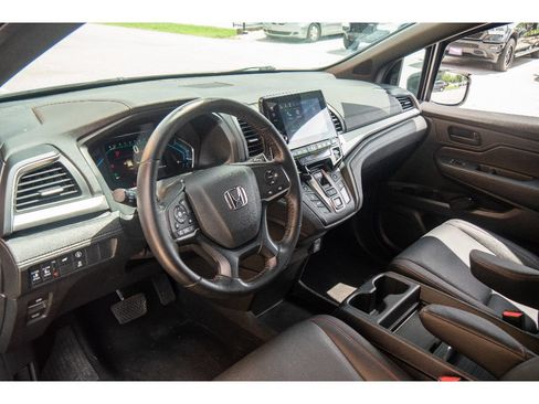 Used 2024 Honda Odyssey Sport image 13