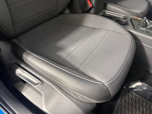Used 2023 Volkswagen Taos SE w/ Panoramic Sunroof Package FWD image 30