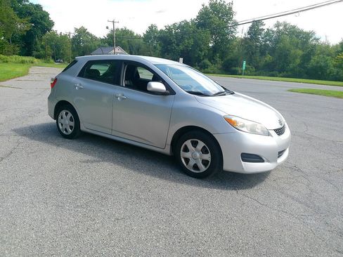 Used 2010 Toyota Matrix FWD image 21