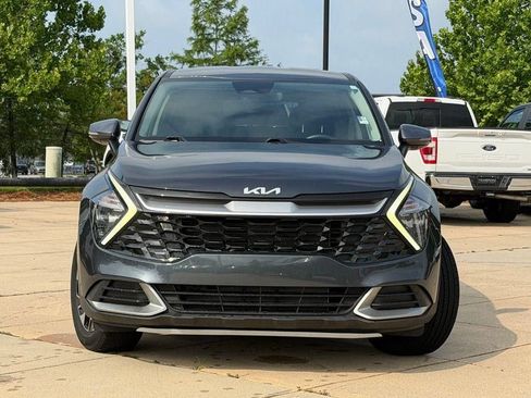 Used 2023 Kia Sportage EX FWD image 2