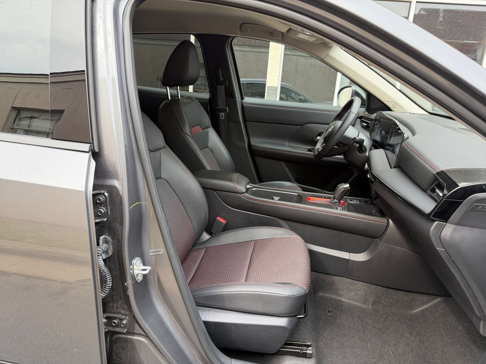 Used 2026 Nissan Kicks SR AWD/4WD image 34