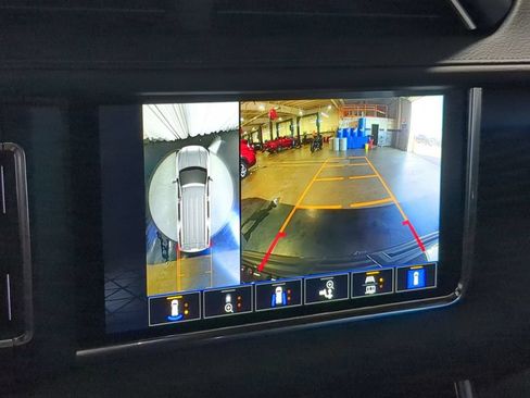 Used 2023 GMC Yukon Denali AWD/4WD image 34