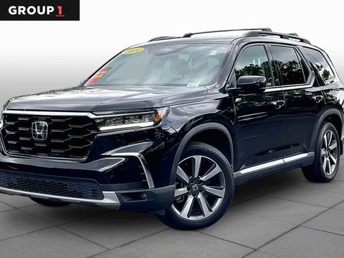 Used 2024 Honda Pilot Touring image 1