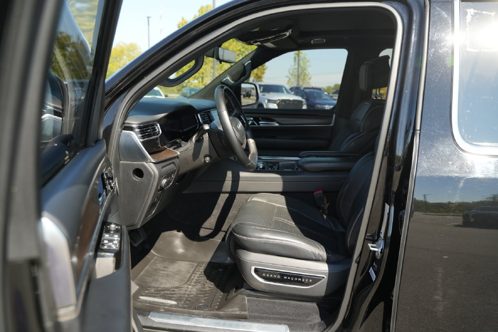 Used 2022 Jeep Grand Wagoneer Series II w/ Premium Group II AWD/4WD image 13
