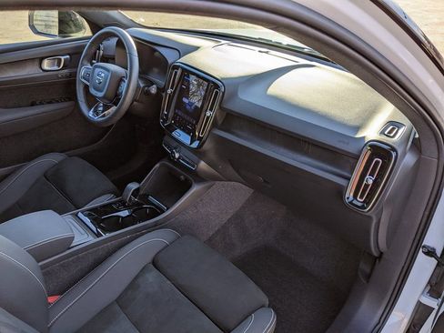 Certified 2023 Volvo XC40 Recharge Plus w/ Protection Package Premier image 21