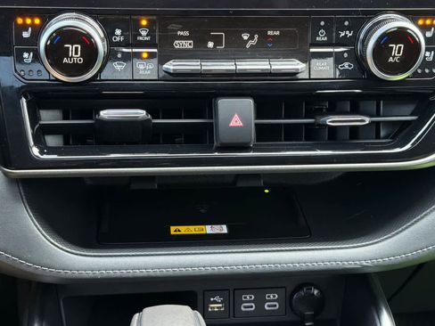 Used 2023 Toyota Highlander Limited image 23