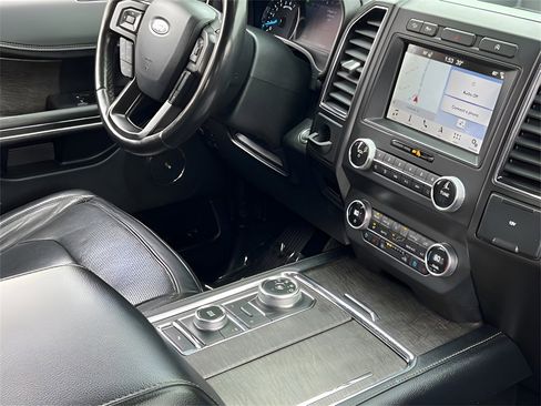Used 2019 Ford Expedition Limited image 12
