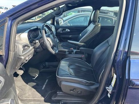 Used 2019 Chrysler Pacifica Limited w/ Advanced Safetytec Group FWD image 15