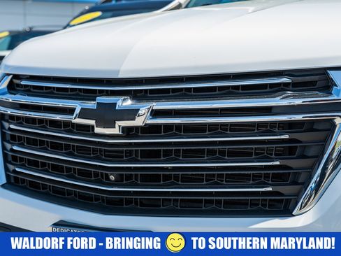 Used 2023 Chevrolet Traverse LT w/ LT Premium Package AWD/4WD image 13