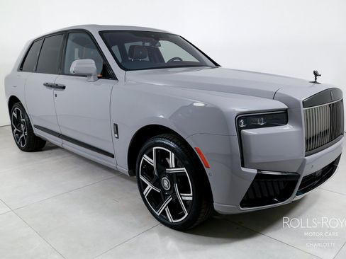 Used 2026 Rolls-Royce Cullinan Black Badge AWD/4WD image 6
