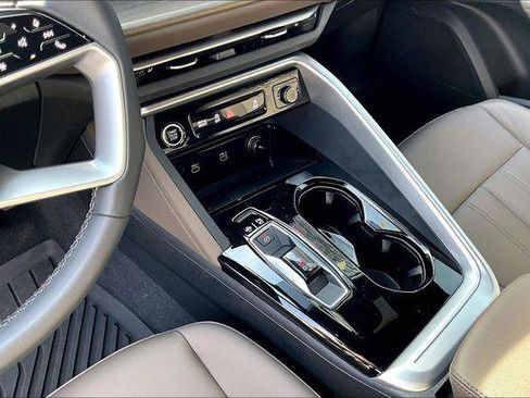 Used 2025 Audi Q5 Premium w/ Convenience Package AWD/4WD image 18