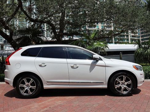Used 2015 Volvo XC60 T6 w/ Proximity Package AWD/4WD image 15