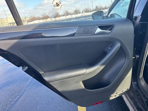 Used 2015 Volkswagen Jetta Sport image 10