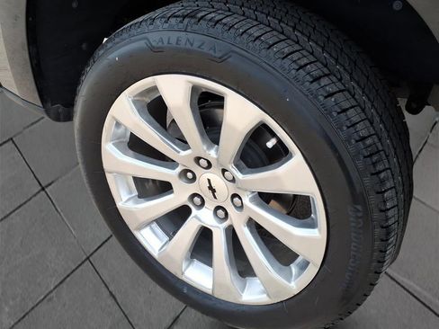 Used 2021 Chevrolet Silverado 1500 High Country w/ Technology Package image 8