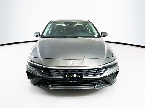 Used 2024 Hyundai Elantra Blue image 2