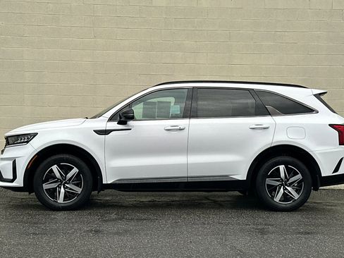 Used 2022 Kia Sorento EX w/ Panoramic Sunroof Package image 7