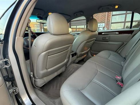 Used 2004 Lincoln Town Car Ultimate image 18