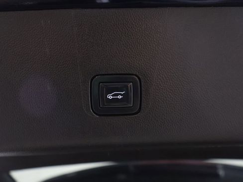 Used 2020 Chevrolet Traverse Premier AWD/4WD image 25