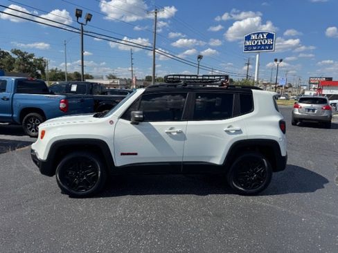 Used 2018 Jeep Renegade Trailhawk AWD/4WD image 2