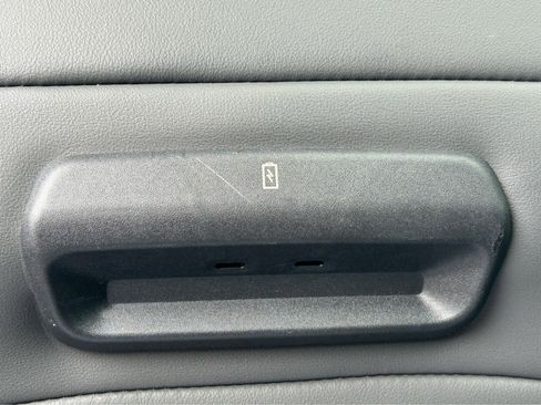 Used 2025 Ford Expedition Active AWD/4WD image 17