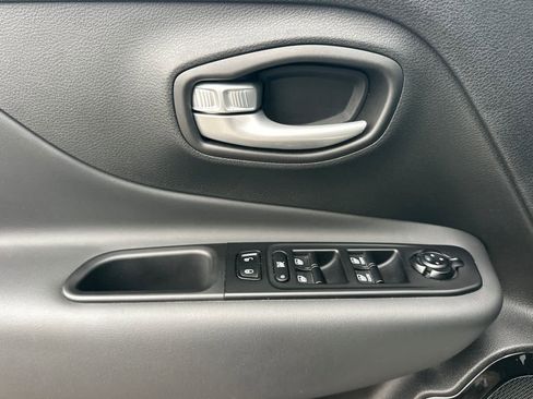 Used 2023 Jeep Renegade Altitude image 12