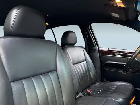 Used 2007 Lincoln Town Car Executive L image 28