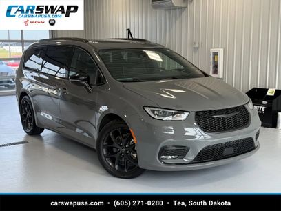 Used 2025 Chrysler Pacifica Limited