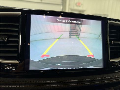 Used 2024 Chrysler Pacifica Touring-L image 15