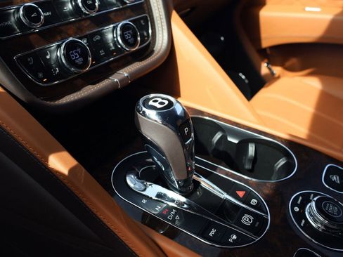 Used 2023 Bentley Bentayga Extended Wheelbase image 19