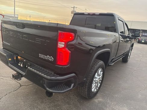 Used 2021 Chevrolet Silverado 2500 High Country w/ Technology Package image 9