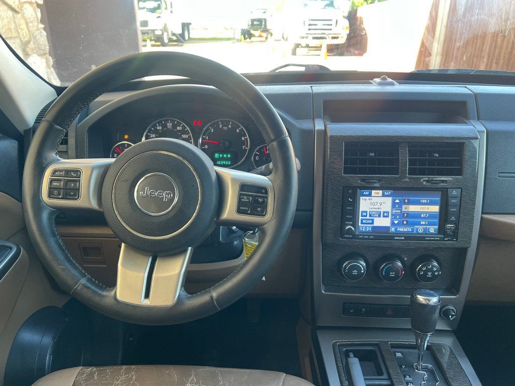 Used 2011 Jeep Liberty Limited w/ Exterior Appearance Group RWD image 16