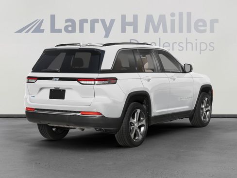 Used 2023 Jeep Grand Cherokee Trailhawk image 4