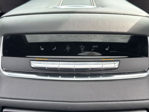 Used 2022 Cadillac Escalade ESV Premium Luxury Platinum w/ Heavy-Duty Trailer Package image 23