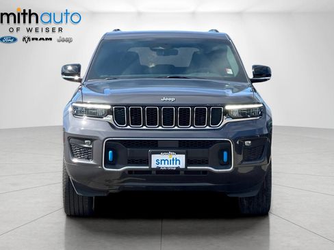 Used 2024 Jeep Grand Cherokee Overland w/ Luxury Tech Group IV AWD/4WD image 10