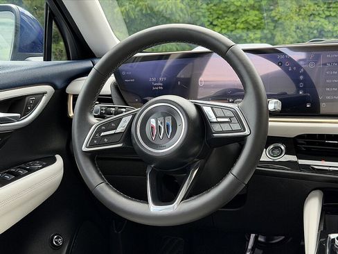 Used 2025 Buick Envision Avenir AWD/4WD image 12
