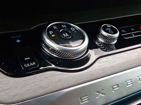 New 2025 Ford Expedition Max Platinum image 17