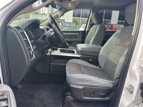 Used 2018 RAM 1500 SLT image 12