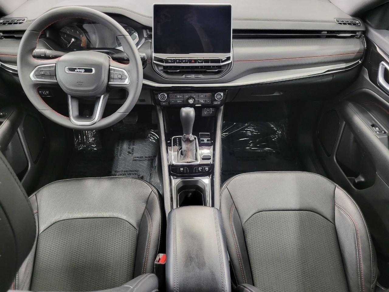 Used 2025 Jeep Compass Trailhawk AWD/4WD image 6