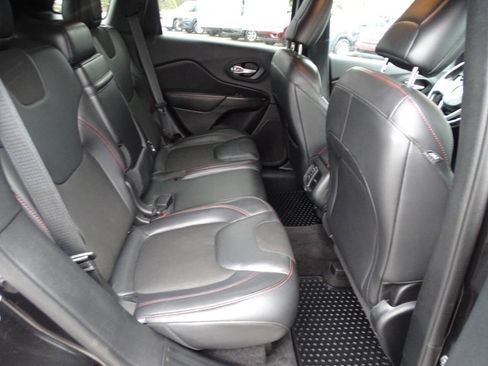 Used 2016 Jeep Cherokee Trailhawk w/ Cold Weather Group image 32