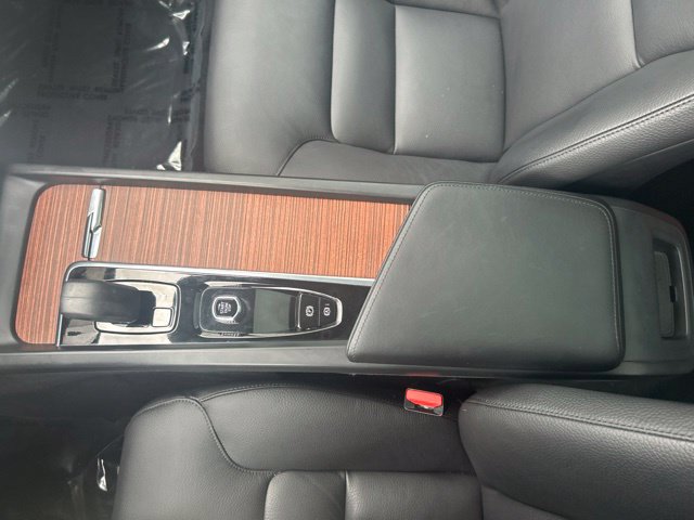 Certified 2024 Volvo XC60 B5 Plus w/ Protection Package Premier AWD/4WD image 26