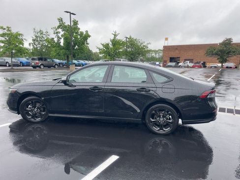 Certified 2025 Honda Accord SE image 7
