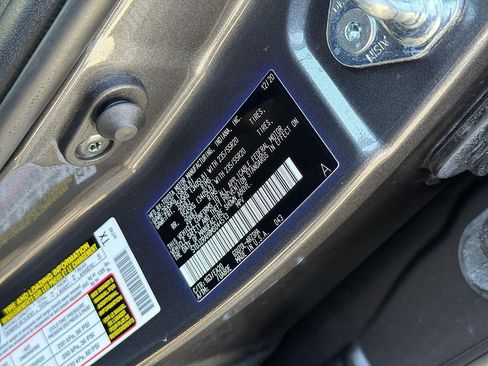 Used 2021 Toyota Highlander XSE FWD image 35